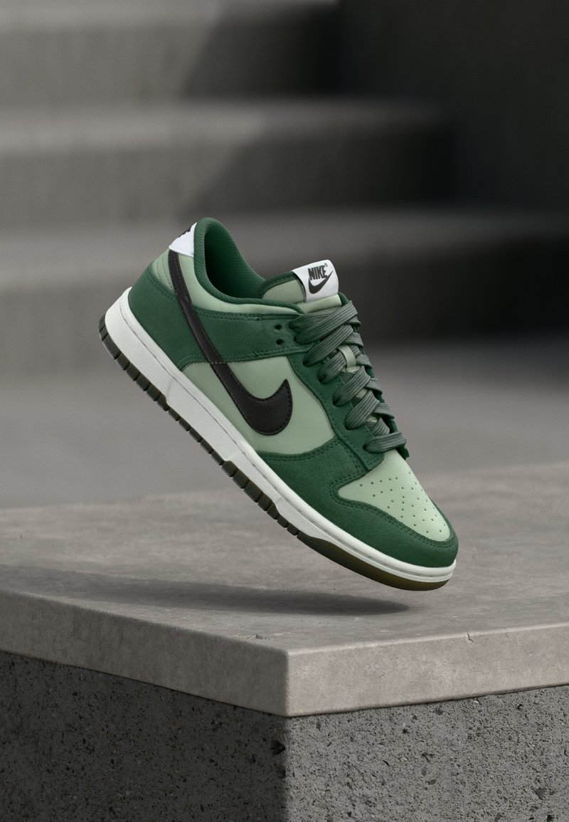 DUNK RETRO SE ESS jade horizon/black/fir/green