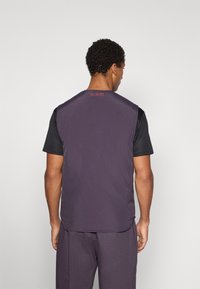 adidas Originals FC BAYERN ICON VEST - Vest - aurora black/base green