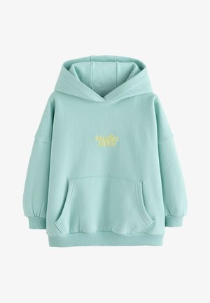 Šviesiai žalsvai mėlynas džemperis su gobtuvu, priekyje su kišene ir ribotais rankogaliais, ant krūtinės su mažais geltonais užrašais „studio aura“.