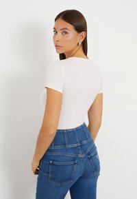 Guess TRIANGLE  - Basic T-shirt - hellrose