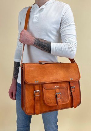 Briefcase - brown