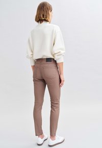 OPUS EVITA REMIX - Slim fit jeans - cocoa