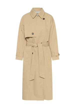 Trench beige con maniche lunghe, vita con cintura, bottoni frontali e colletto strutturato. Tessuto liscio con finitura leggermente lucida.