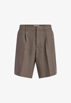 Shorts marron sur mesure longueur genoux avec passants de ceinture et plis devant, avec une fermeture avant dissimulée.