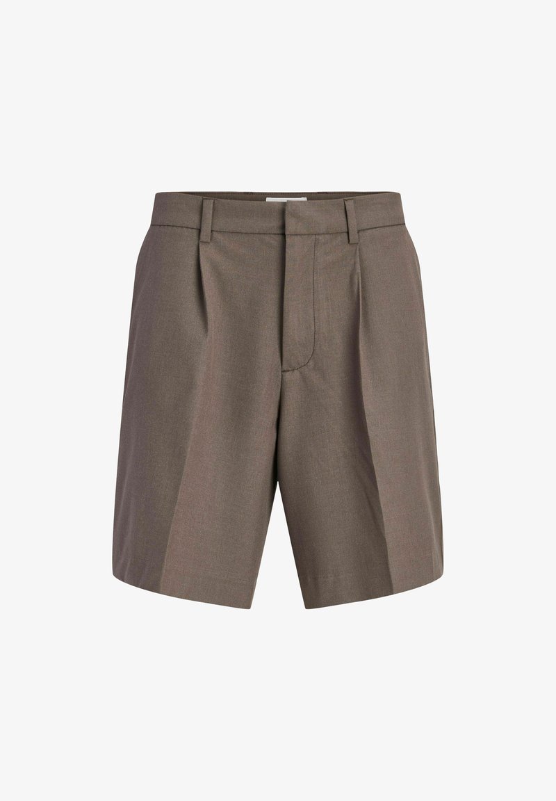 Shorts marron sur mesure longueur genoux avec passants de ceinture et plis devant, avec une fermeture avant dissimulée.