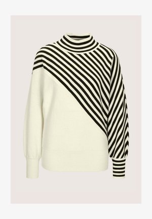 Weißer Pullover mit hohem Kragen, schwarzen diagonalen Streifen über der Brust und einem Ärmel, mit gerippten Bündchen und Saum.