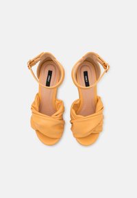 ONLY SHOES Sandály na vysokém podpatku - yellow