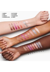 MAC 40 SATIN LIPSTICK - Lipstick - up the amp