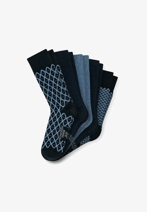 Conjunto de sete meias em diferentes tons de azul escuro. Uma apresenta um padrão geométrico de diamantes em azul claro. Tecido suave e elástico, comprimento até o tornozelo.