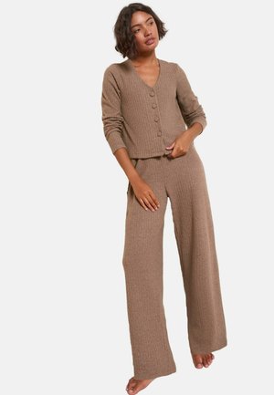 SET - Yöasusetti - brown