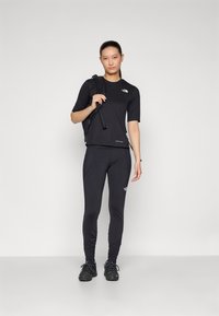 The North Face SHADOW SHORT SLEEVE  - Αθλητικό μπλουζάκι - black