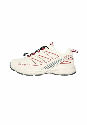 Zapatilla deportiva blanca y roja con cordones elásticos negros, suela gris y marca SKOGAN en el lateral y en la lengüeta del talón.