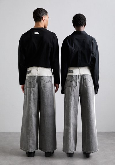 Feng Chen Wang DECONSTRUCTION PANTS UNISEX - Relaxed fit jeans - black