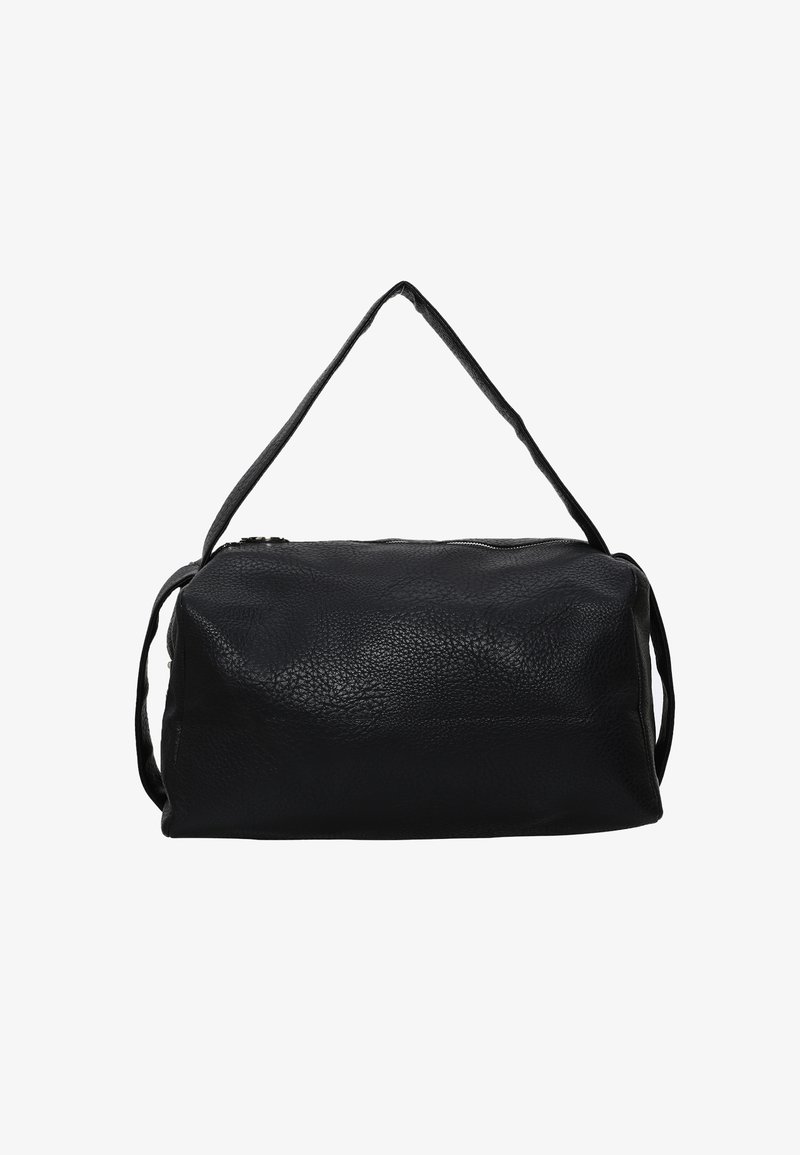 Sort læderweekendtaske med struktureret overflade, rund form, enkelt skulderrem og lynlåslukning langs den øverste kant.