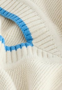 Next STITCH DETAIL V-NECK REGULAR FIT - Top - ecru cream