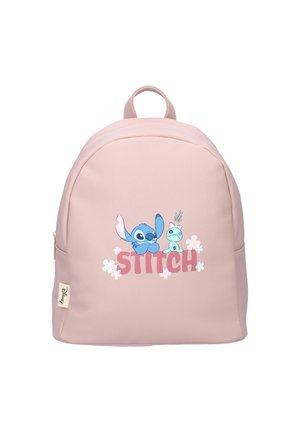 Rosa Rucksack mit strukturierter Oberfläche, mit blauen Stich- und grünen Charaktergrafiken sowie dem Wort "STITCH" in fetter Schrift. Goldene Reißverschlussdetails.
