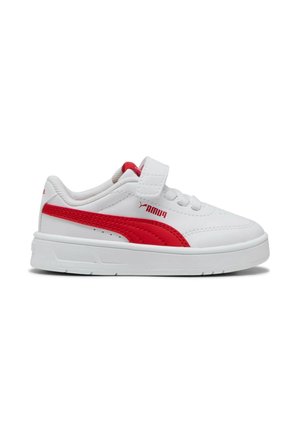 Sneaker bianca bassa con striscia rossa, chiusura a velcro e lacci, progettata per bambini.