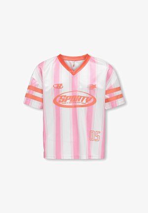 Koszulka sportowa z krótkim rękawem i dekoltem w serek, z różowo-białymi pionowymi paskami, pomarańczowymi akcentami oraz logo "SPORTY" i numerem 05 na przodzie.