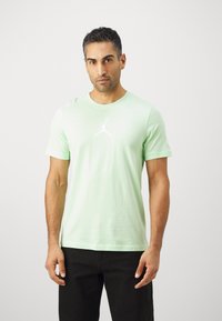 Jordan JUMPMAN SHORT SLEEVE CREW - T-shirt desportiva - vapor green/(white)