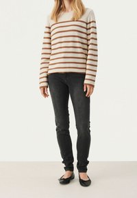 Part Two Sweter
