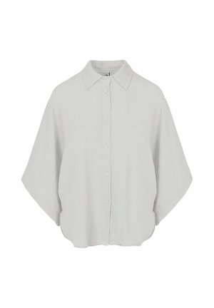 Camicia larga grigio chiaro con bottoni, maniche ampie e colletto appuntito, realizzata in tessuto morbido e strutturato.