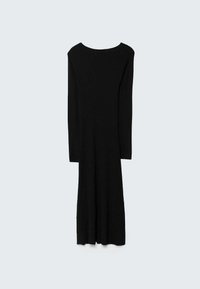 Schwarzes langärmliges Kleid mit gerippter Textur, rundem Ausschnitt und figurbetonter Silhouette, das bis zur Mitte der Wade reicht und einen geraden Saum hat.