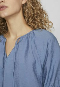 VILA TIE NECK - Blůza - coronet blue