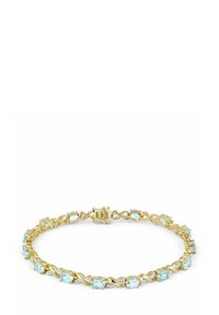 Zelta toņa aproce, kas iekļauj pārmaiņus gaiši zilo un caurspīdīgo akmeņu dizainu ar sarežģītu savītu struktūru un drošu aizdarīšanu.