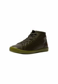 Brązowe skórzane buty sportowe high-top z zieloną gumową podeszwą. Cecha to sznurowanie, okrągły przód oraz minimalne akcenty boczne.