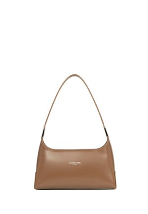Sac à épaule en cuir marron avec une bandoulière courbée et le logo "Lancaster Paris" centré à l'avant.