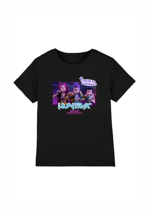 Three animated characters eating ramen cups with "Fueled by Ramyeon" text and "Huntr X Kpop Demon Hunters" logo on black T-shirt.