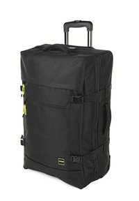 Mochila con ruedas negra hecha de un tejido duradero, con tiradores de cremallera amarillos, correas ajustables, asa en la parte superior y bolsillos laterales para almacenamiento.