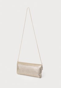 Borsa a tracolla metallica con forma rettangolare strutturata, caratterizzata da una trama a rete e una sottile tracolla dorata.