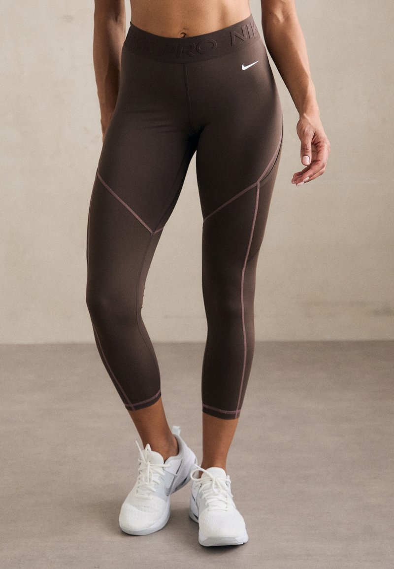 Nike Performance 7/8 TIGHT - Leggingek - baroque brown/smokey mauve/white