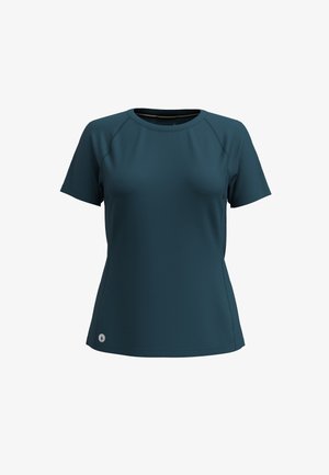 Camiseta atlética en color teal con mangas raglán cortas, textura suave, escote redondo y pequeño logotipo en la parte inferior izquierda.