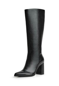 Knielange schwarze Stiefel aus Kunstleder mit spitzer Zehenform, klobigem Absatz und glatter Textur. Merkmale ein minimalistisches Design und eine schlanke Silhouette.