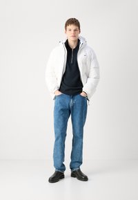 Tommy Jeans ESSENTIAL  - Down jacket - white