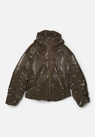 Dunkelgrüne, glänzende Windjacke mit Kapuze, Frontreißverschluss, elastischen Bündchen und gerafften Details an der Taille für eine strukturierte Passform.