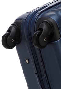 WITTCHEN MEDIUM SUITCASE WITH LUGGAGE TAG FROM ABS - Wheeled suitcase - dark blue
