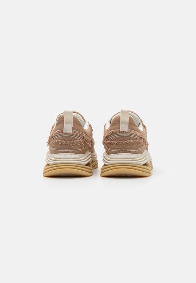 Iro WAVE - Sportcipő - wet sand