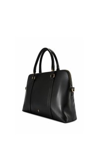 Czarna torebka ze skóry z podwójnymi uchwytami, złotymi elementami i górnym zamkiem błyskawicznym, przedstawiona na białym tle.