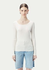GOBI Cashmere Stickad tröja - white