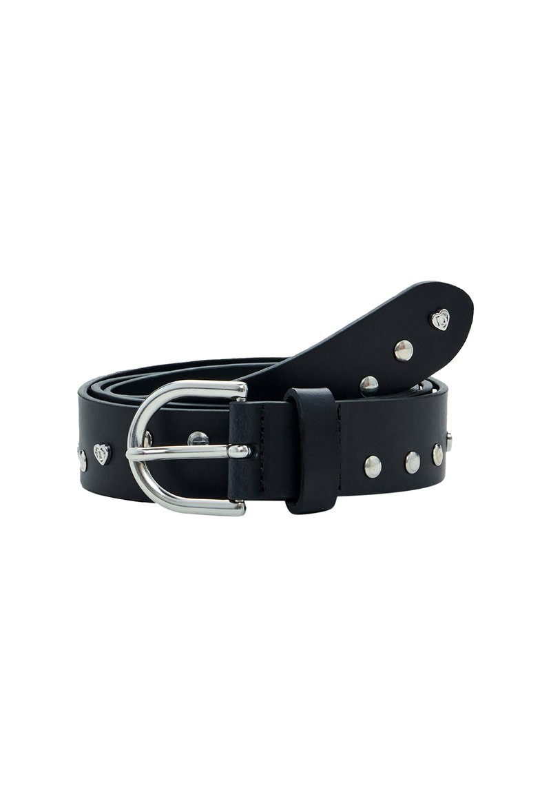 Schwarzer Leder Gürtel mit silberner Hardware, Nietenverzierung und einer runden Schnalle. Der Gürtel hat kreisförmige und herzförmige Akzente.