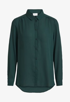 Mørkegrøn langærmet knap-bluse med krave og let rynkede skuldre, med længere bagkant.