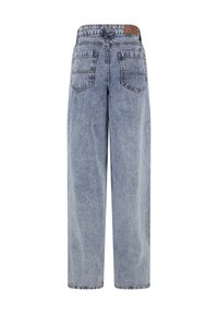 Højtaljede, lyseblå straight-leg denimjeans med to baglommer og en brun læderpatch på linningen.