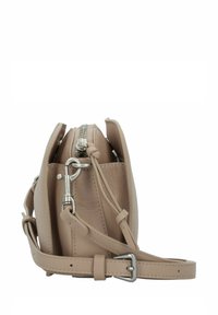 Beige Lederhandtasche mit Reißverschluss, abnehmbarem Tragegurt und metallischen Beschlägen. Kompaktes Design mit glatter Textur und minimalistischen Akzenten.