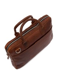 Brun læder laptop taske med to håndtag, en frontlomme og sølv lynlåsdetalje. Har en glat tekstur og rund form.