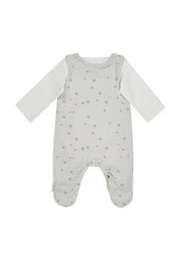 Babys langärmliger weißer Strampler mit hellgrauem ärmellosem Fußstrampler, der kleine braune Pfotenabdrücke zeigt.