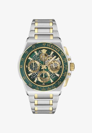 Zegarek chronograficzny Versace z zieloną, wzorzystą tarczą, złotymi akcentami, stalową bransoletą i przezroczystym tyłem, który eksponuje skomplikowane mechanizmy.