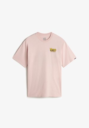 Camiseta de algodón rosa claro con mangas cortas, que presenta el logo bordado "Vans Off The Wall" en amarillo y negro en el pecho.